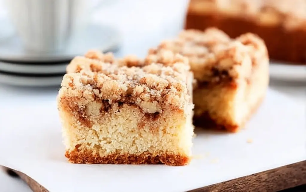 Easy No-Mixer Coffee Cake: Homemade Bakery Bliss
